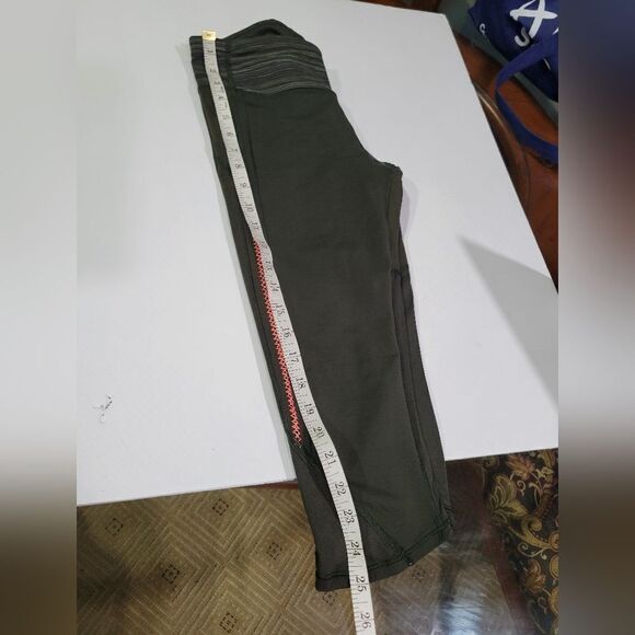 Lululemon Vent it out Crop Leggings gator green Cyber Stripe Luxtreme - Picture 9 of 12